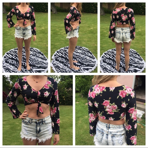 Honey Punch Tops - SOLD.     MINIMUM 5 ITEMS BUNDLED TO PURCHASE 💚